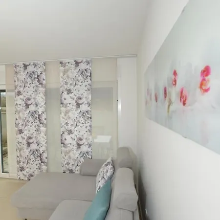 Apartment Ana Diklo *