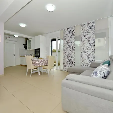 Apartment Ana Diklo
