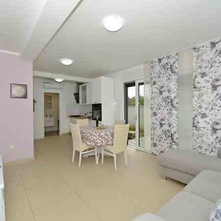Apartment Ana Diklo
