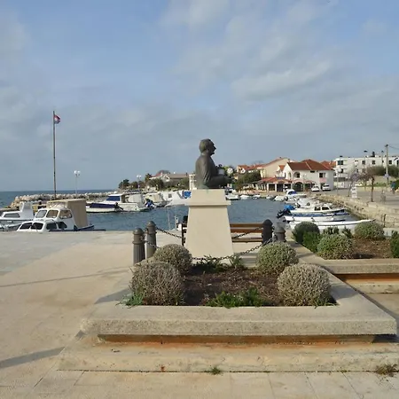 Ana Diklo Zadar