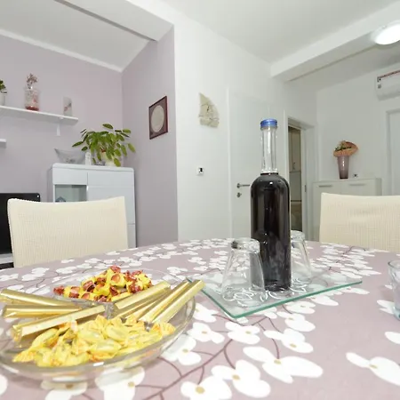Ana Diklo Zadar